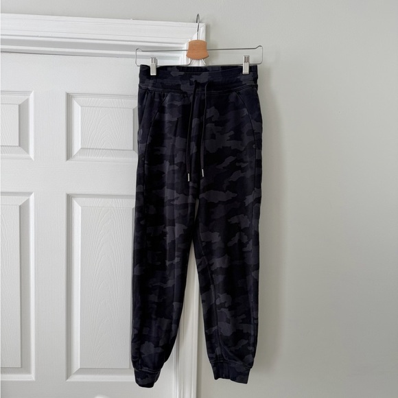 Lululemon Scuba High Rise Jogger Sweatpants Camo Leopard - Picture 2 of 5